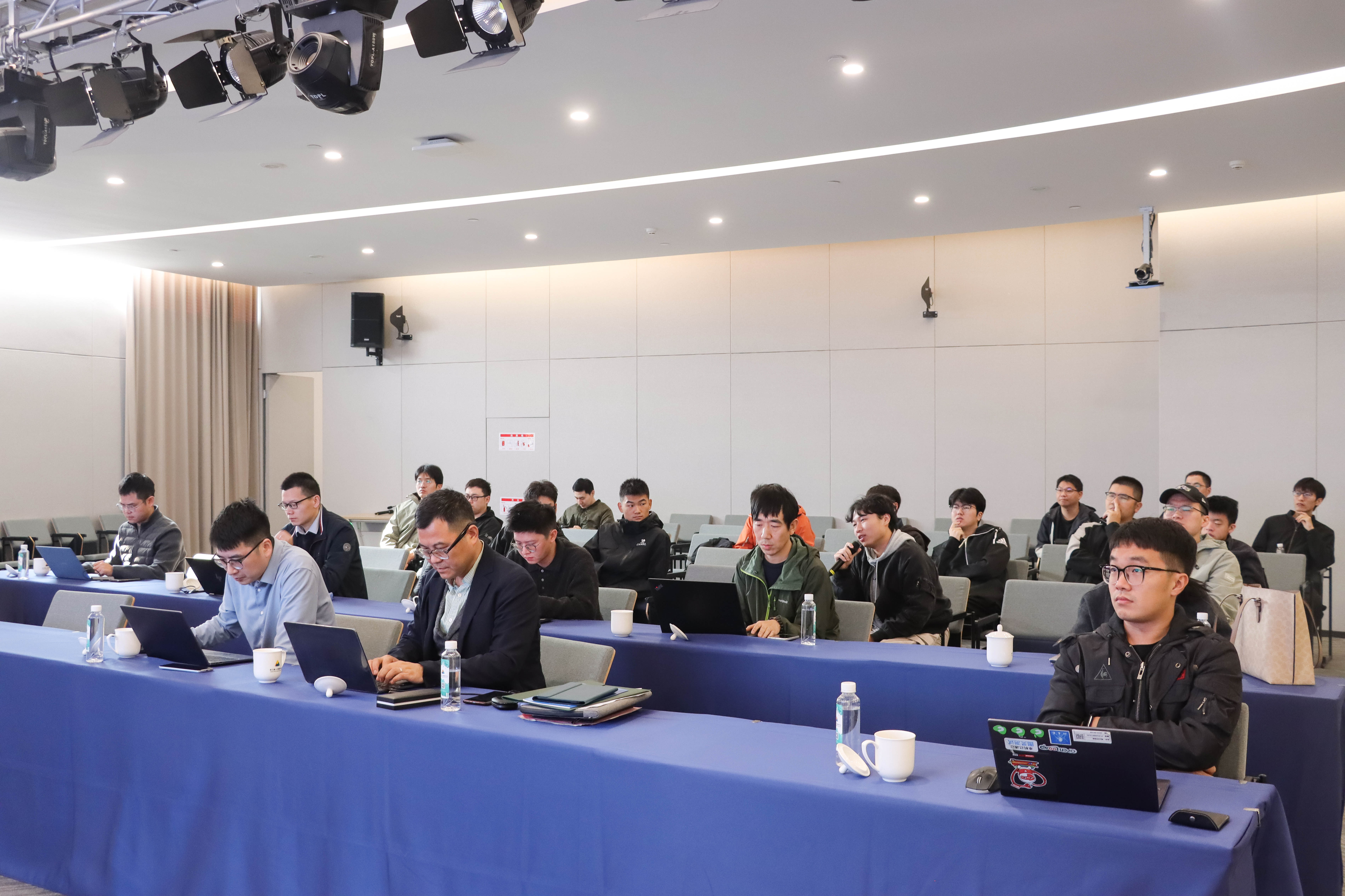 2025年第一届浙江大学“AI+Robotics学科交叉与产业赋能” 	全国博士生论坛暨环太湖高端论坛成功举办