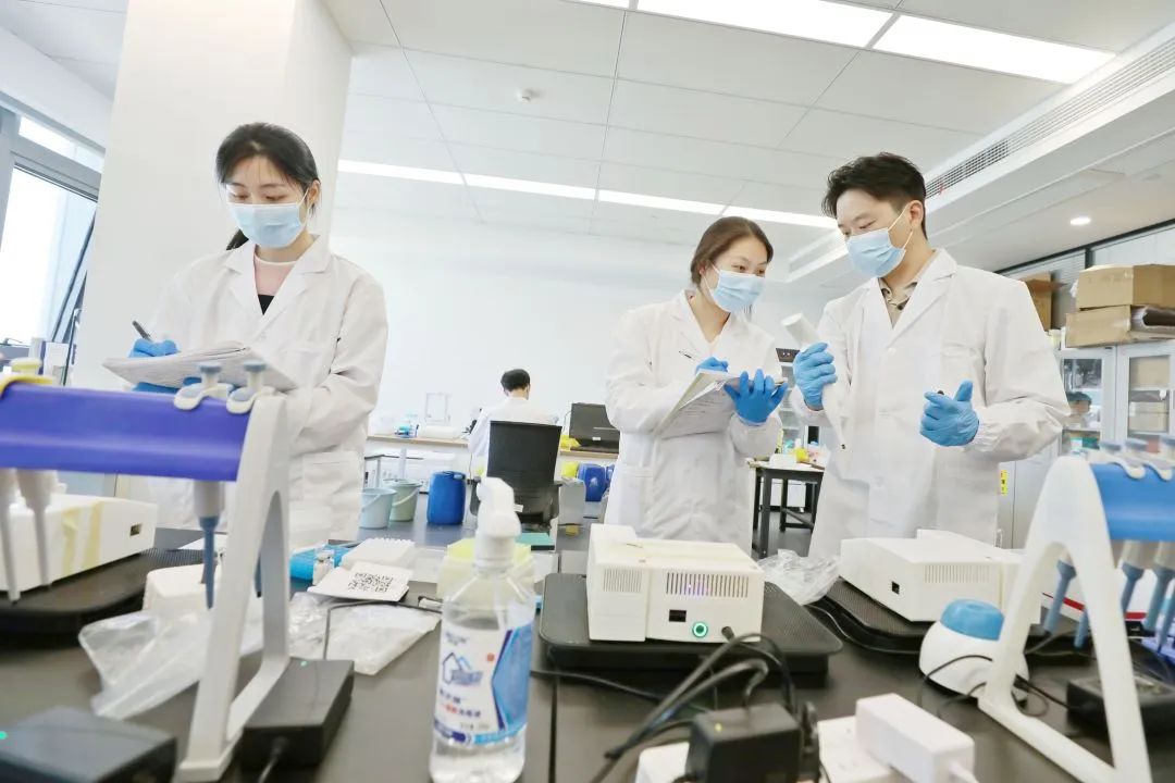 致敬科技工作者丨《太湖人家》专栏：滴血之间 守护生命
